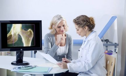 wpływ menopauzy na osteoporozę